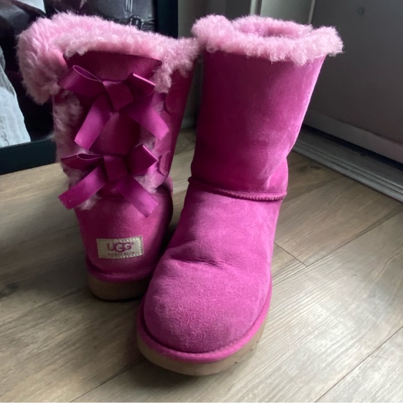Pink Bailey Bow Uggs - Picture 4 of 8